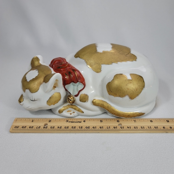 Japanese Porcelain Sleeping Cat Figure - Picture 10 of 13